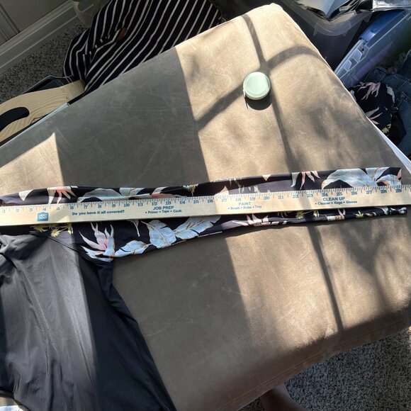 Billibong Womens Floral Black Rashguard Long Sleeve Size S Beach Swim Fishing - Picture 6 of 8